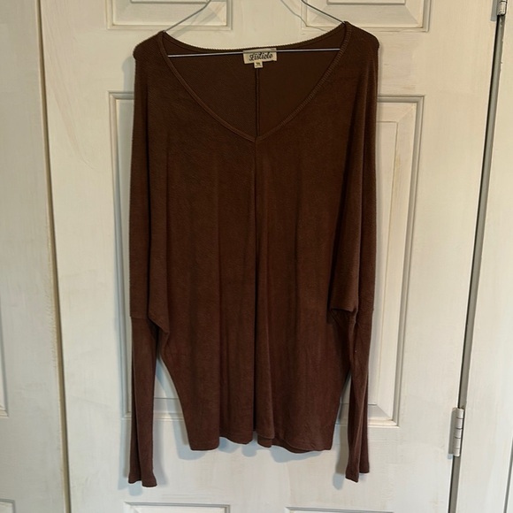 Listicle size medium brown long sleeve Vneck top - Picture 1 of 4